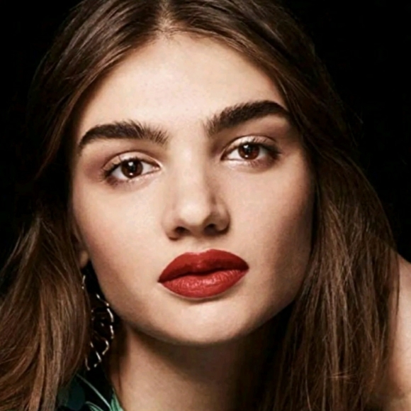 FLOWER Beauty Miracle Matte Liquid Lip - ML9 Scarlett Letter - Picture 3 of 6